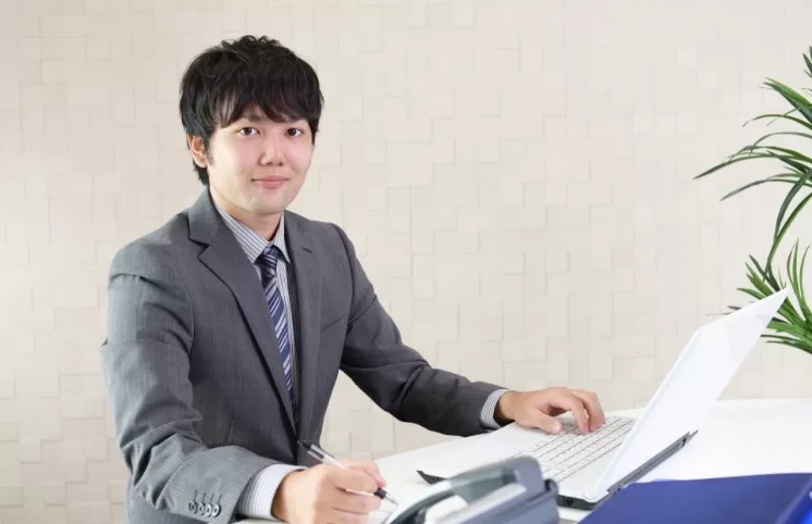 先輩社員